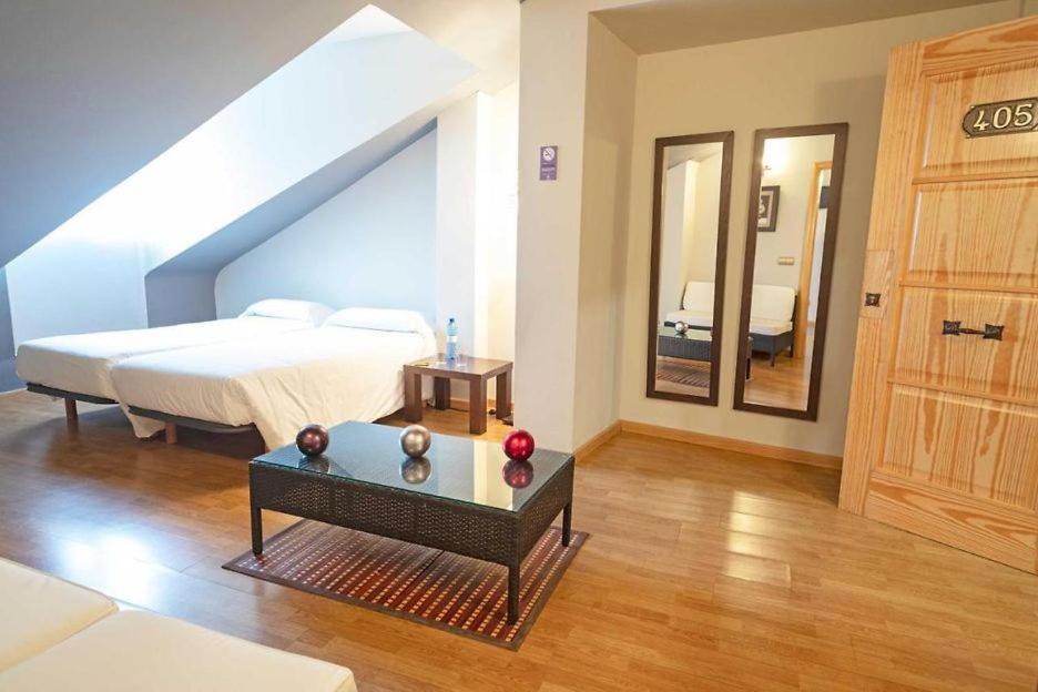 Hotel El Tratado Тордесиляс Екстериор снимка