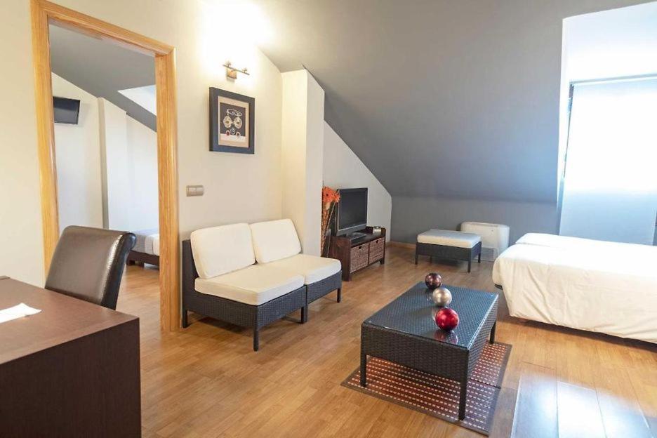 Hotel El Tratado Тордесиляс Екстериор снимка