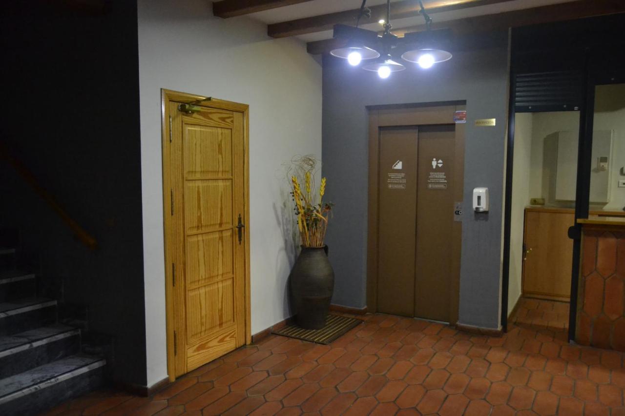 Hotel El Tratado Тордесиляс Екстериор снимка